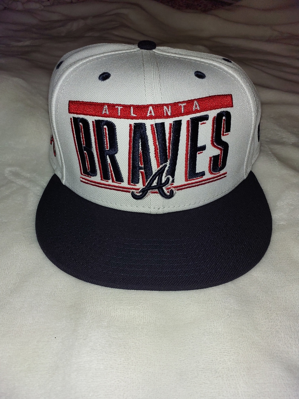 New Era 9FIFTY Atlanta Braves White & Navy Snapback Hat with Red Accents